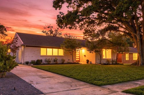 6211 Town Hill Ln, Dallas, TX, 75214-2044 | Card Image