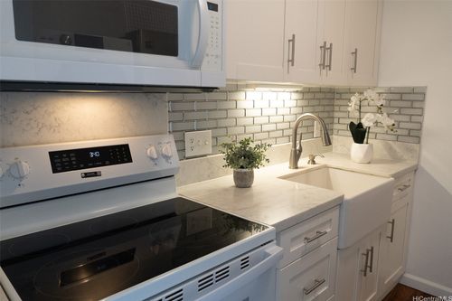 707-2121 Algaroba St, Honolulu, HI, 96826-2723 | Card Image