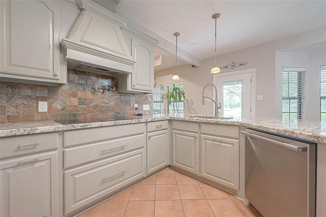 638 Winchester Trl, House other with 3 bedrooms, 3 bathrooms and 2 parking in Angleton TX | Image 13