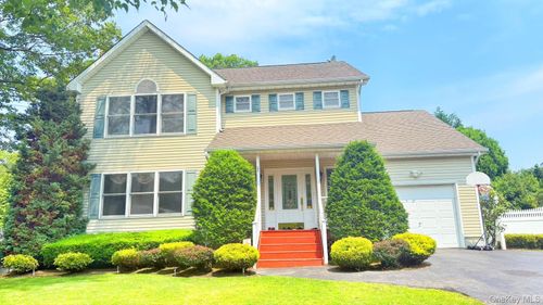 65 Colin Dr, Shirley, NY, 11967-1583 | Card Image