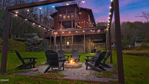 346 Autumn Ln, Gatlinburg, TN, 37738-5637 | Card Image