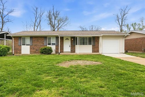 11945 Longmont Dr, Maryland Heights, MO, 63043-1752 | Card Image