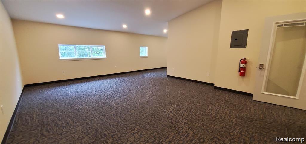Commercial Lease in Hamburg Township 2