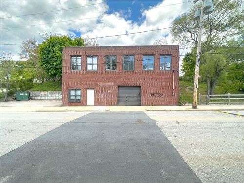 325 Illinois St, Central Falls, RI, 02863-1935 | Card Image