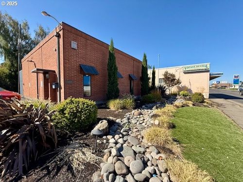 430 W 7th Ave, Junction City, OR, 97448-1619 | Card Image