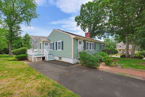 138 Tolman St, Newton, MA, 02465-1022 | Card Image