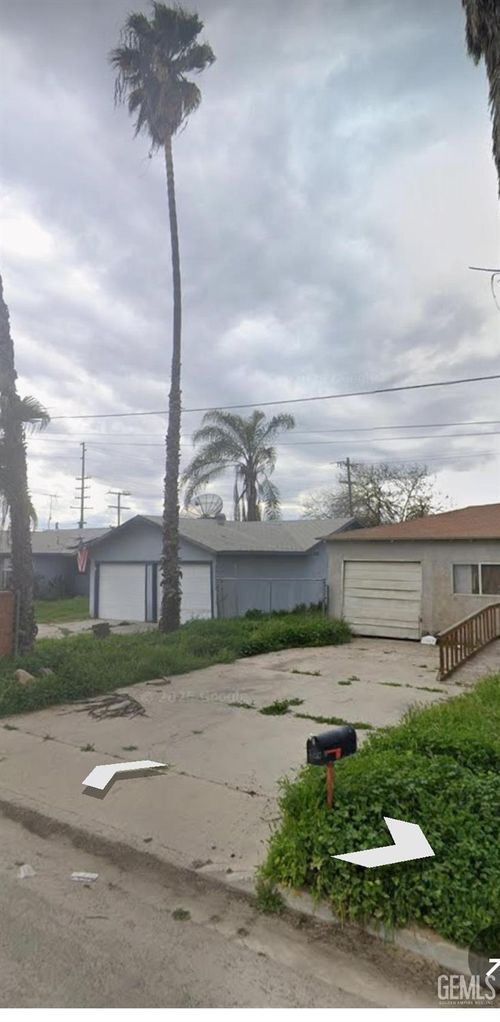 981 S Market St, Pixley, CA, 93256-9768 | Card Image