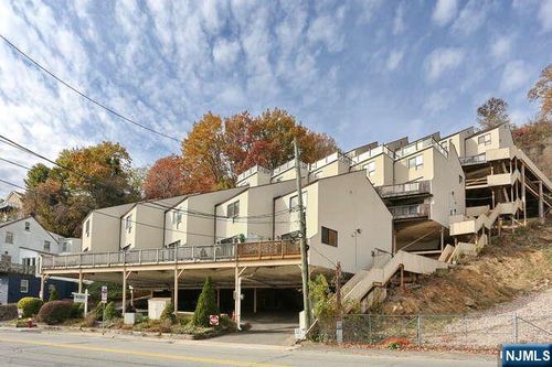 1110 River Rd, Edgewater, NJ, 07020-1343 | Card Image