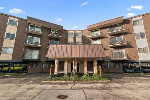 apt-111-9820 S Pulaski Rd, Oak Lawn, IL, 60453-3316 | Card Image