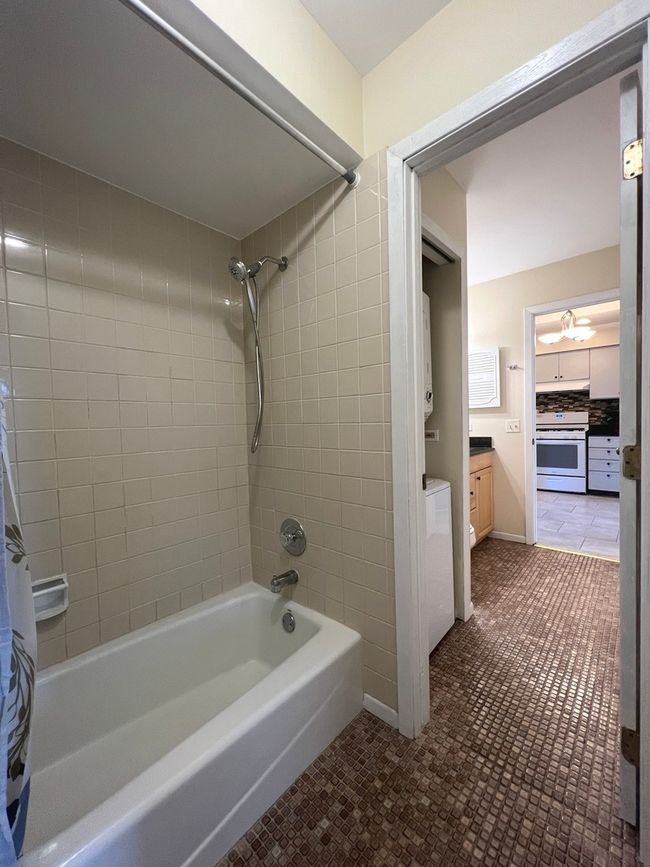 APT-16 - 14 Echo Ct, Home with 2 bedrooms, 2 bathrooms and 2 parking in Vernon Hills IL | Image 12