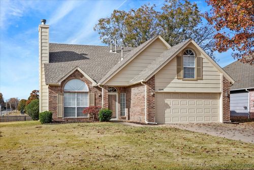 10046 S 94th East Ave, Tulsa, OK, 74133-6139 | Card Image