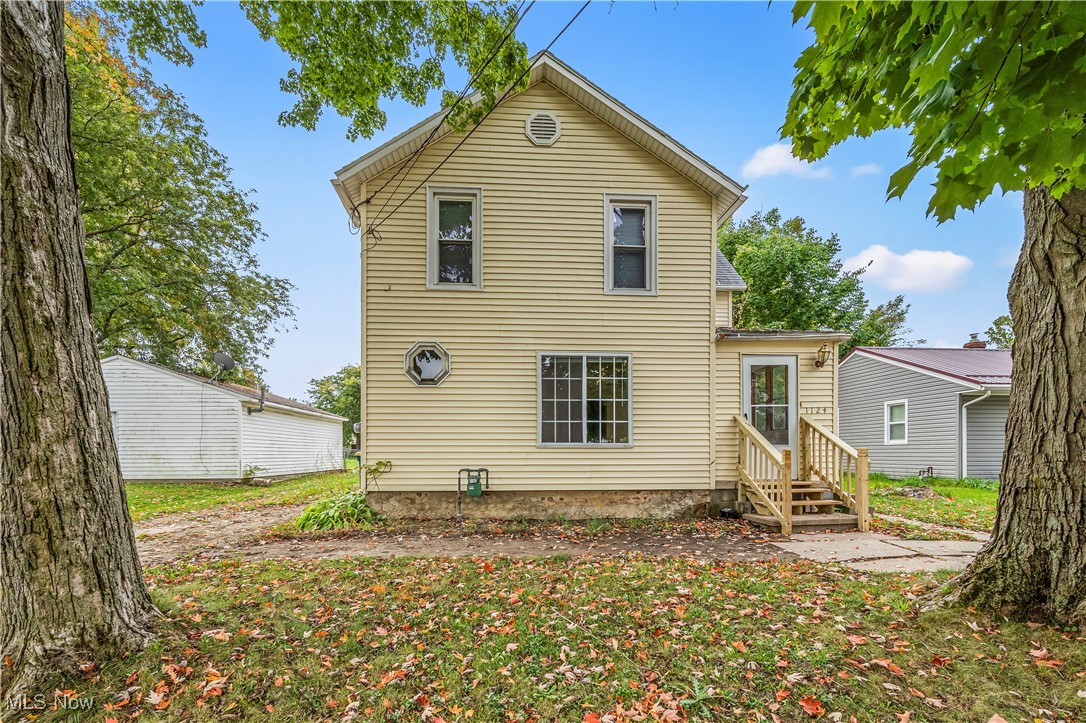 16th St, Ashtabula, OH 44004