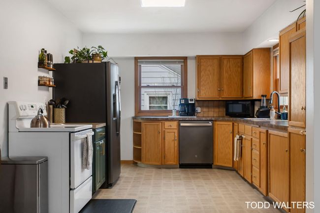 20-web-or-mls-251-w-21st-st | Image 14