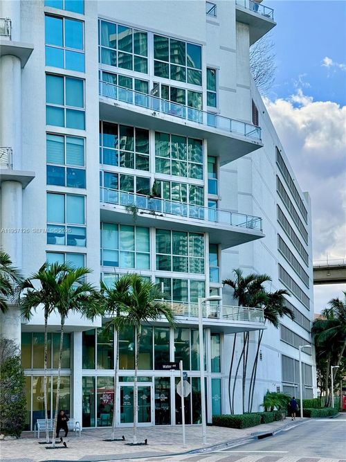 th300a-90 Sw 3rd St, Miami, FL, 33130-2995 | Card Image