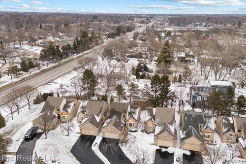 45317 Stonehedge Dr, Plymouth, MI, 48170-3992 | Card Image