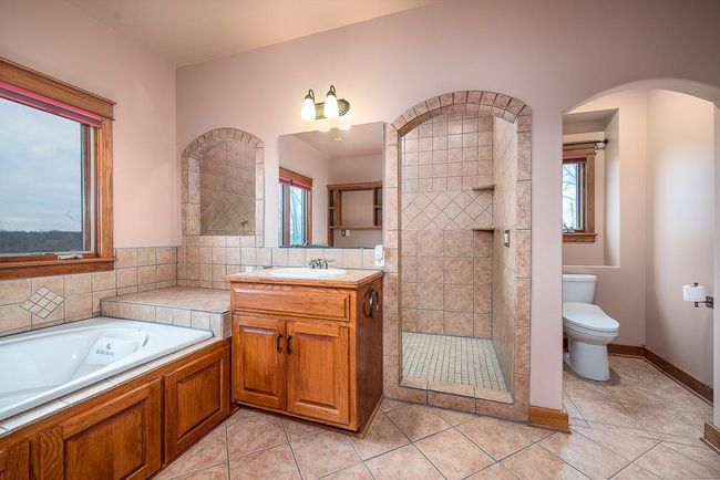 1605 Washington St, House other with 6 bedrooms, 5 bathrooms and null parking in Tonganoxie KS | Image 19