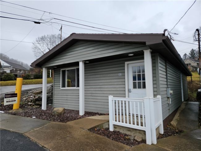 101 Main St, House other with 1 bedrooms, 1 bathrooms and 2 parking in Petrolia PA | Image 18