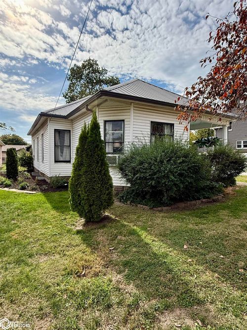 106 E South St, Mount Sterling, IL, 62353-1532 | Card Image