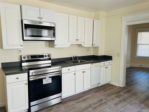 46 Totten Pl, Babylon, NY, 11702-2810 | Card Image