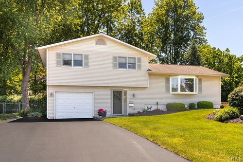 4872 Juneway Dr S, Liverpool, NY, 13088-5822 | Card Image