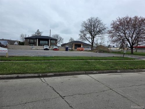 2051 Kinmore St, Dearborn Heights, MI, 48127-3416 | Card Image