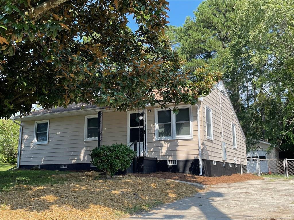 Rochester Dr, Fayetteville, NC 28305
