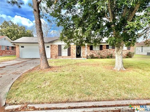 615 Jackson St, Edna, TX, 77957-3234 | Card Image