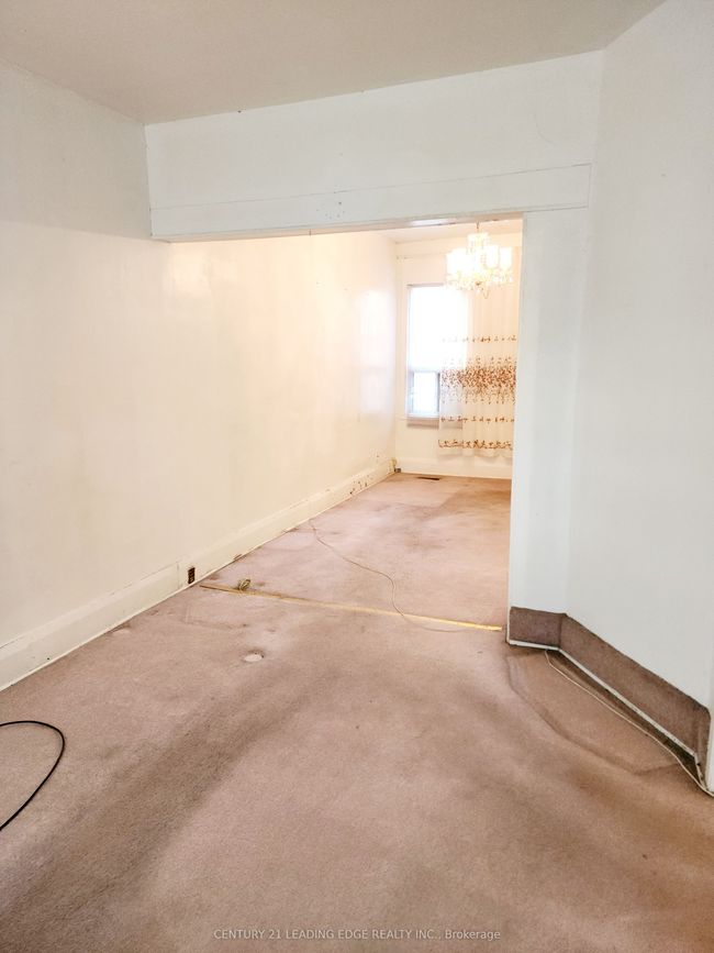 635 Coxwell Ave, House attached with 3 bedrooms, 2 bathrooms and null parking in Toronto ON | Image 10