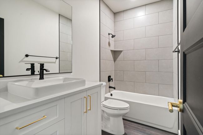 Bath 2 | Image 27