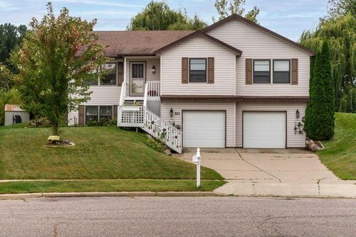 311 Spruce Ct, Baraboo, WI, 53913-8908 | Card Image