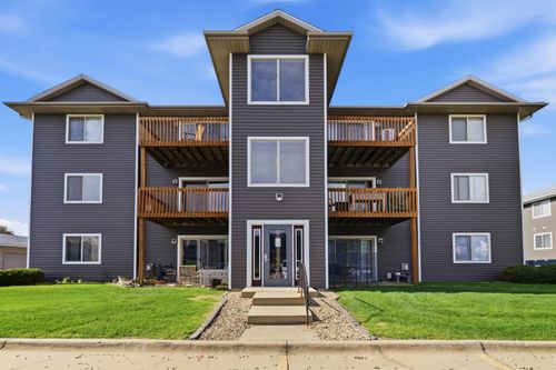 8-4701 Chadwick Road, Cedar Falls, IA, 50613 | Card Image