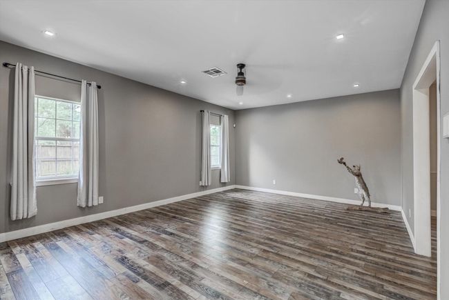 Large game room . approx 20x15 | Image 13