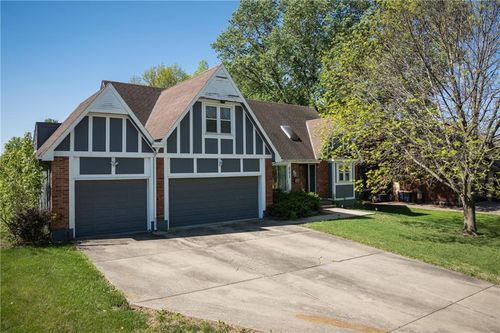 601 E 107th Ter, Kansas City, MO, 64131-4325 | Card Image