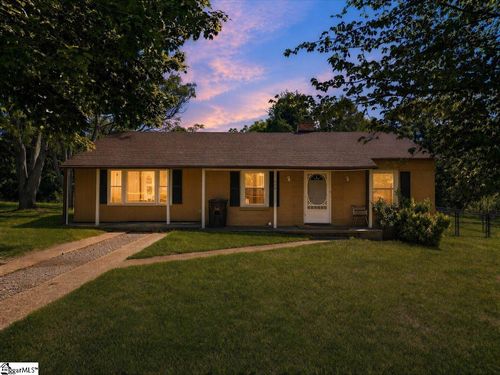 307 S Elm St, Pendleton, SC, 29670-1943 | Card Image