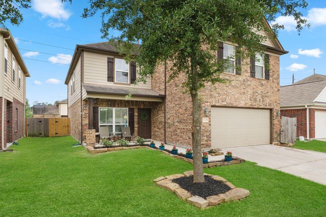 Fresh landscaping awaits you. | Image 5