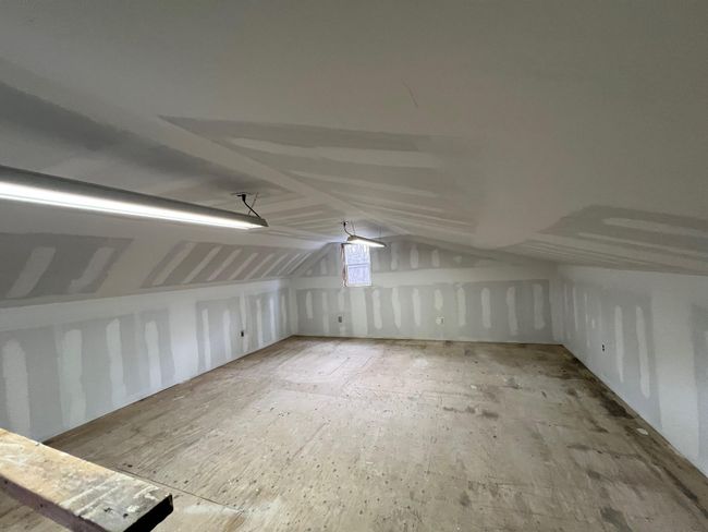 Bonus room featuring vaulted ceiling | Image 40