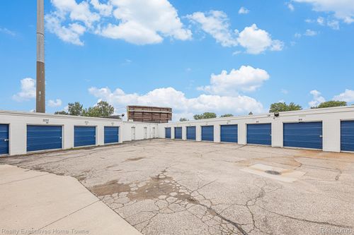 33833 Garnet St, Clinton Twp, MI, 48035-4206 | Card Image