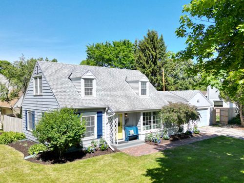 8305 N Whitney Rd, Fox Point, WI, 53217 | Card Image