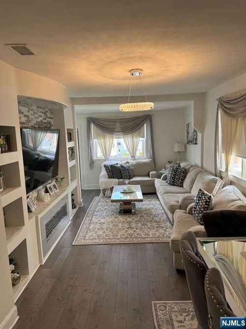 35 Terrace Ave, Woodland Park, NJ, 07424-2866 | Card Image