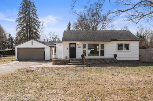 8608 Grace St Street, Shelby Charter Township, MI, 48317 | Card Image