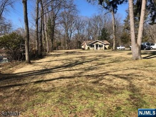 19 Crescent Rd, Wayne, NJ, 07470-6312 | Card Image