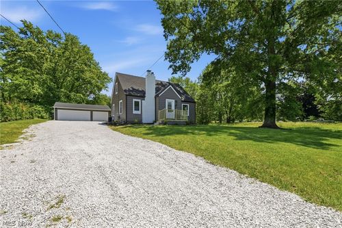 951 Bey Road, Akron, OH, 44312 | Card Image