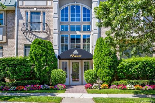 323 Roosevelt Way, Westbury, NY, 11590-6668 | Card Image