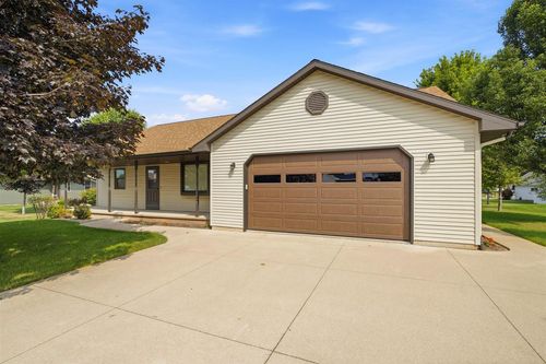 1405 Pinewood Court, NEW LONDON, WI, 54961 | Card Image