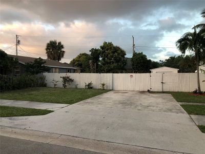 1007 Charles St, House other with 3 bedrooms, 1 bathrooms and null parking in West Palm Beach FL | Image 3