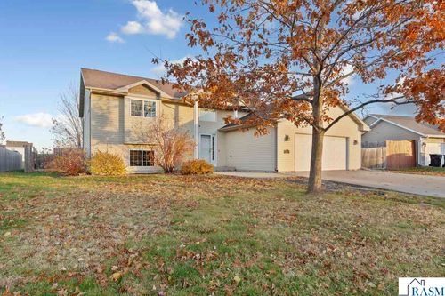 329 Crystal Cir, Mankato, MN, 56001-7628 | Card Image