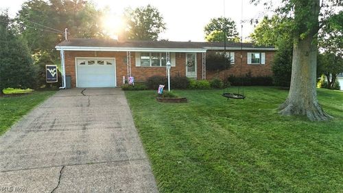 5215 Orchard Ave, Parkersburg, WV, 26105-9413 | Card Image