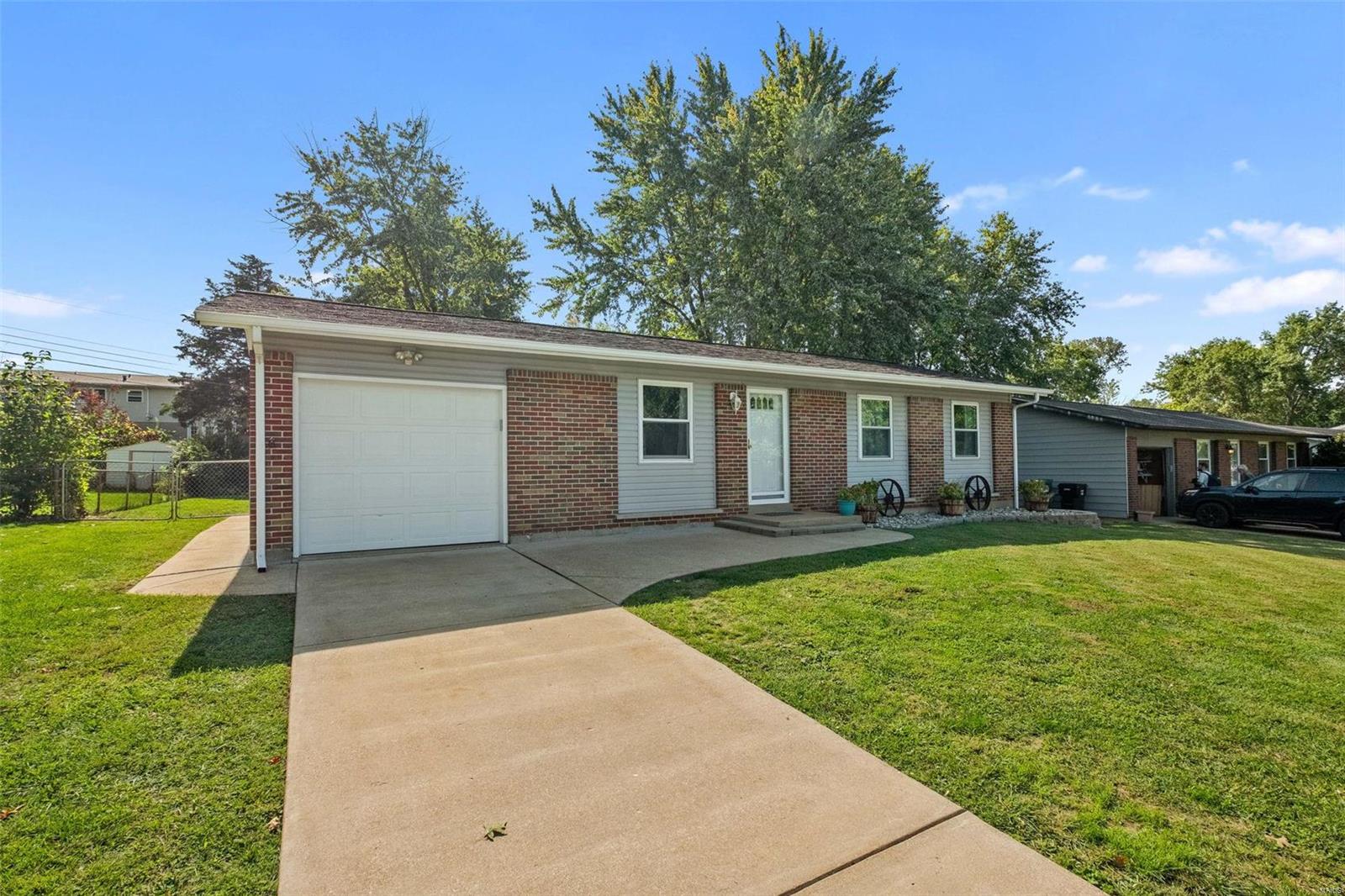 Niagara Dr, Saint Louis, MO 63129