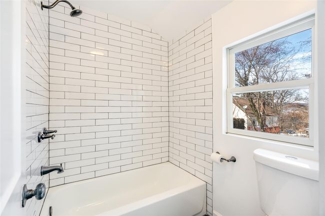 Full bath featuring toilet and shower / bathtub combination | Image 12