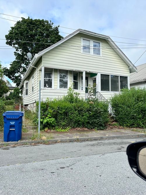 12 Livesey Pkwy, Fairhaven, MA, 02719-4388 | Card Image